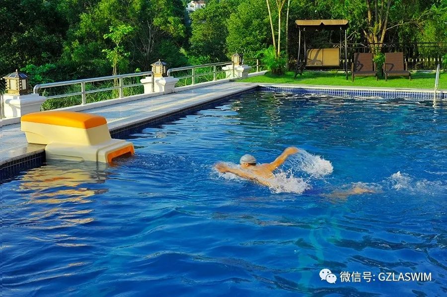 又来了,国外小伙徒手建泳池新作 又来了,国外小伙徒手建泳池新作