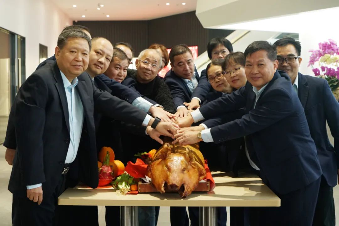 烧猪仪式 烧猪仪式